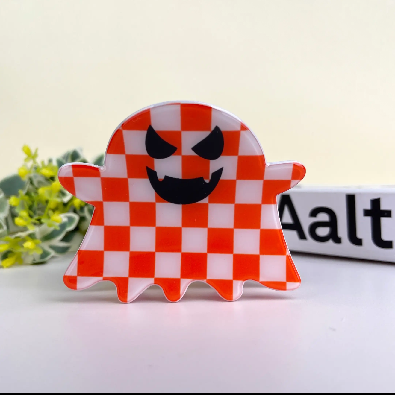 checkered print clip
