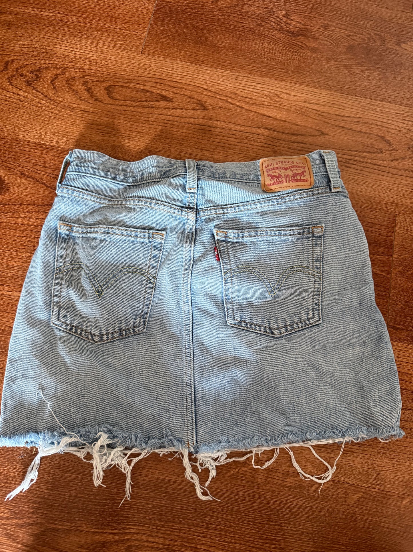 gently used Levi skirt