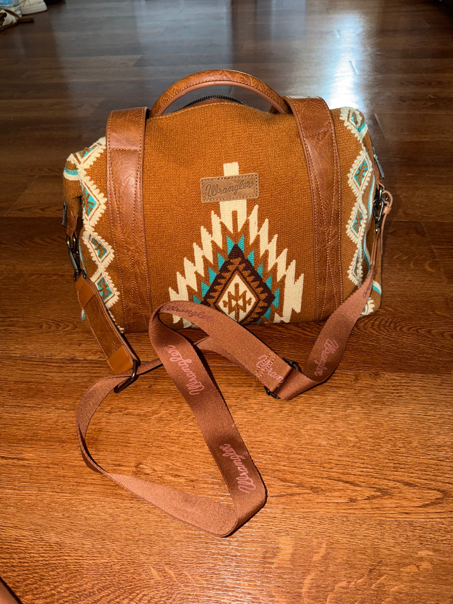 gently used wrangler duffle bag