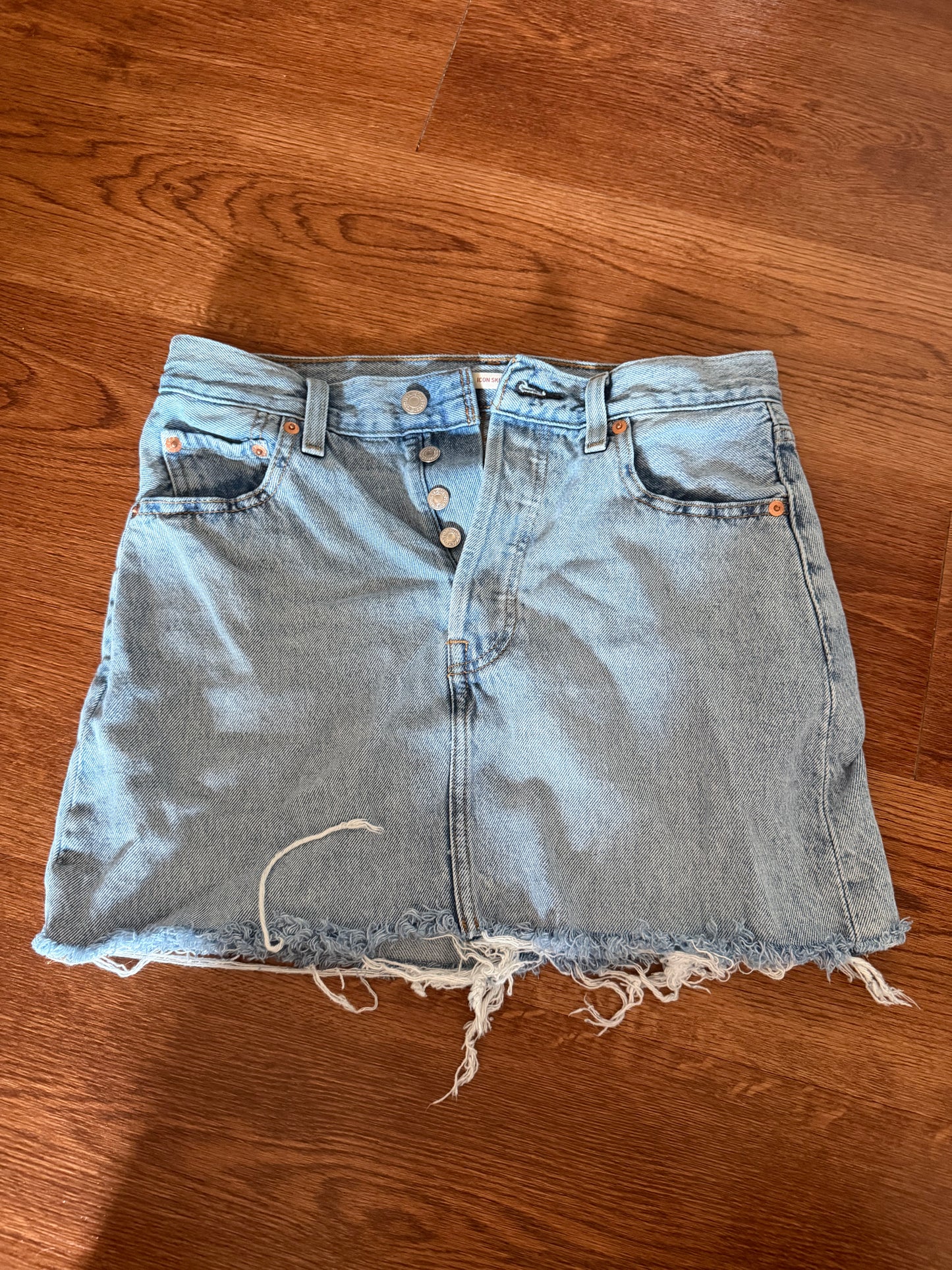 gently used Levi skirt