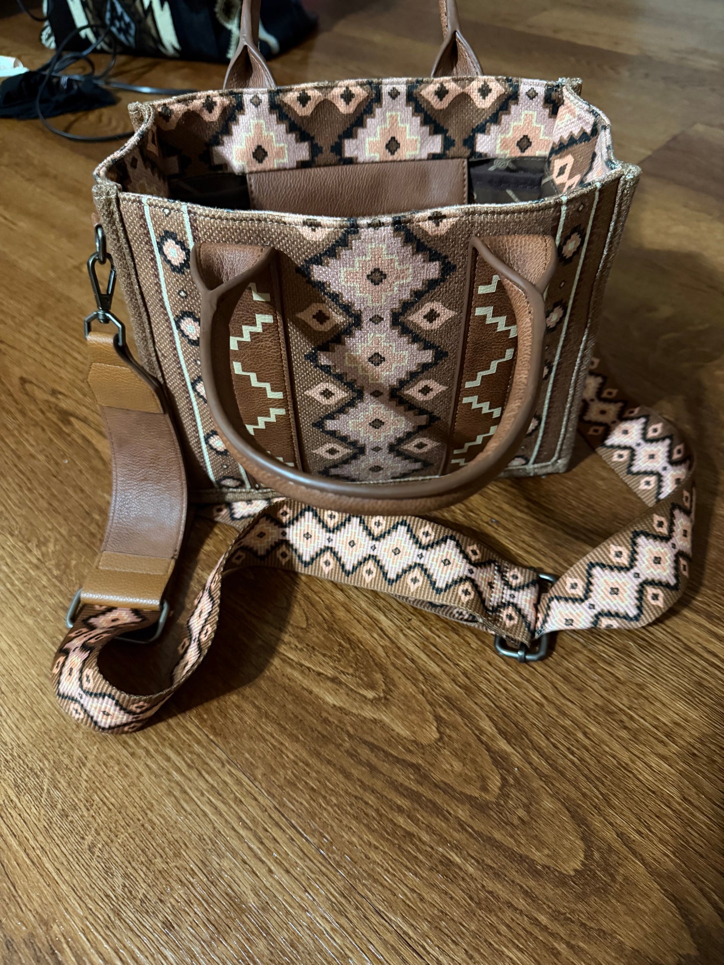 gently used mini wrangler tote bag