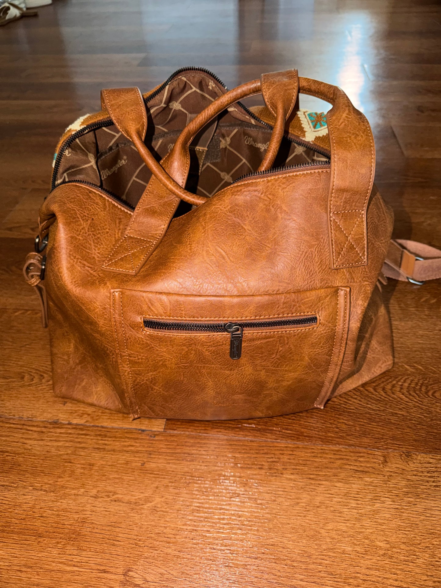 gently used wrangler duffle bag